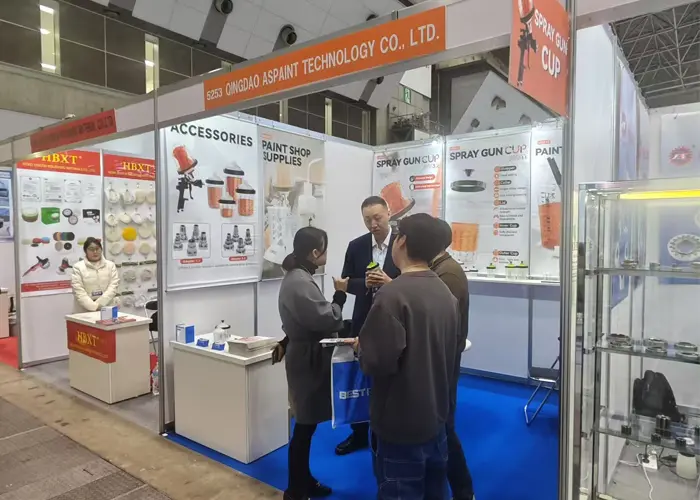 Qingdao EspaT Technology Co, Ltd, 2025 Tokio Beynəlxalq Avtomobil hissələri Şousunda (Iaae) bir sprey silah kuboku ilə parlayır.